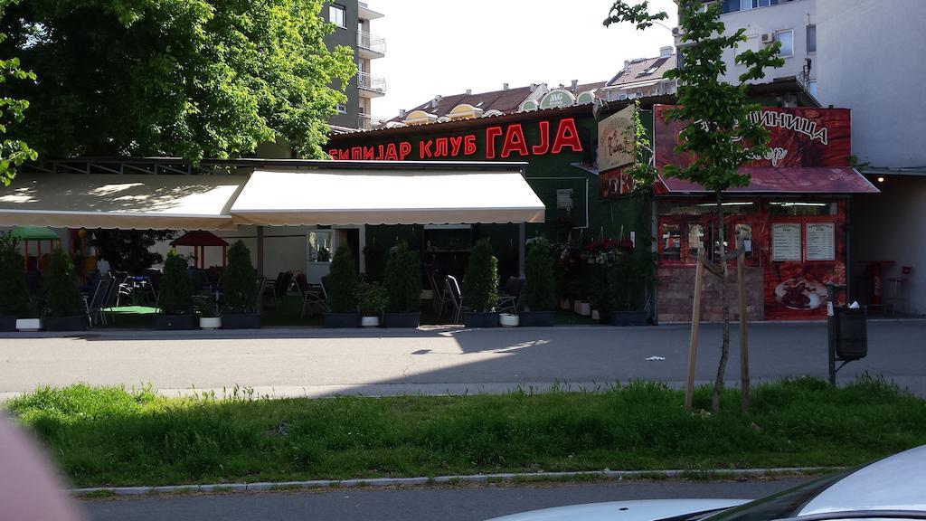 Guest House Gaja Novi Sad Esterno foto